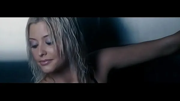 Tampilkan d. or Alive - Holly Valance mendorong Film