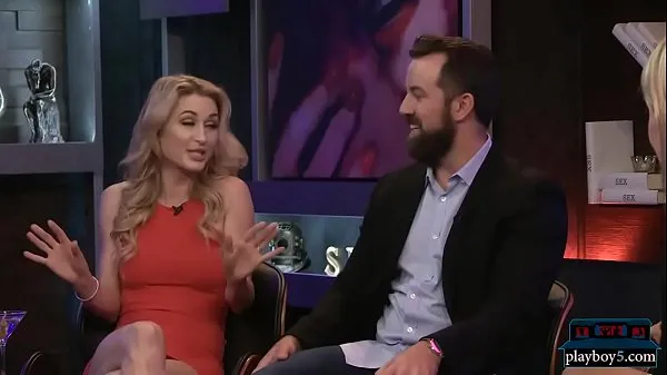 Talk show about sex talks about having sex in public ड्राइव मूवीज़ दिखाएं