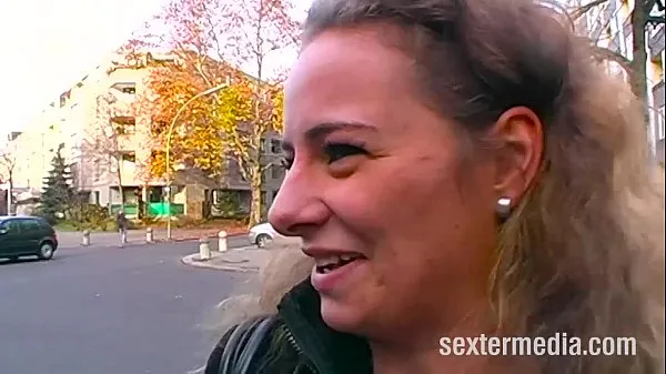 Vis Women on Germany's streets drive-filmer