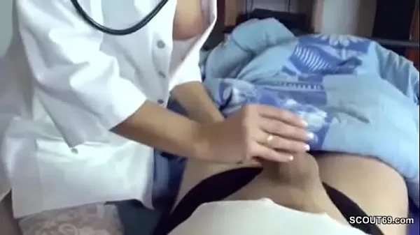 Εμφάνιση ταινιών Nurse jerks off her patient drive