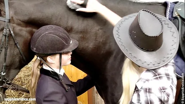 Aneta and Mya go down on each other at the horse ranch by Sapphic Erotica Drive-filmek megjelenítése