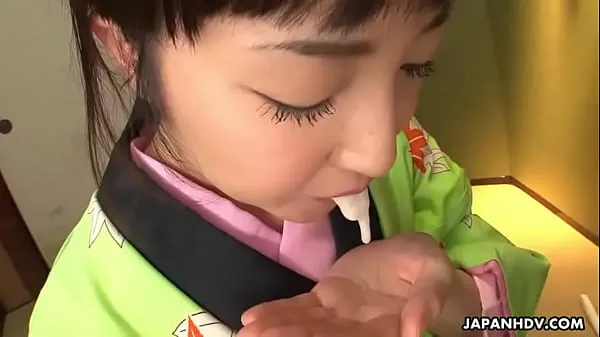 Asian bitch in a kimono sucking on his erect prick 드라이브 영화 표시