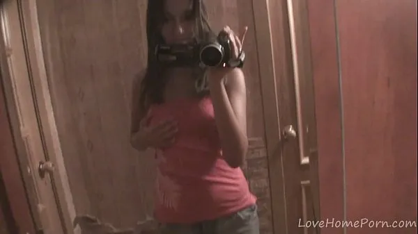 Vis Desirable beauty shows off her impressive body drive-filmer