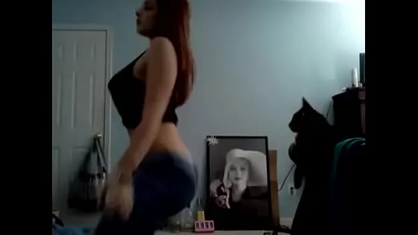 显示Millie Acera Twerking my ass while playing with my pussy驱动器电影