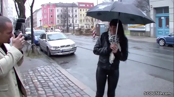 Näytä Teeny is approached on the street and fucked for money drive-elokuvat