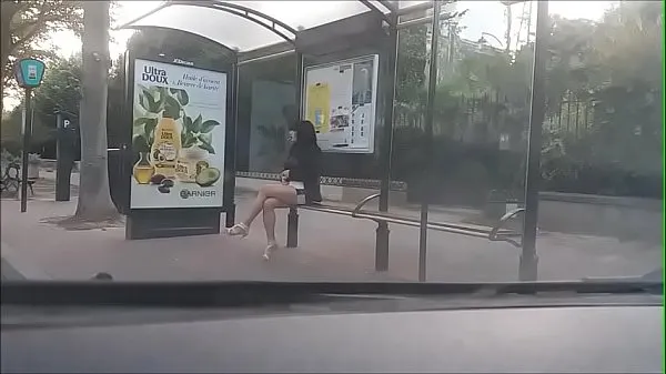 Zobrazit filmy z disku bitch at a bus stop