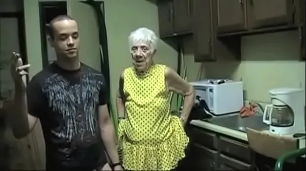 Show GRANNY IN KITCHEN drive Movies