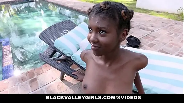Pokaż filmy z BlackValleyGirls - Hot Ebony Teen (Daizy Cooper) Fucks Swim Coach jazdy