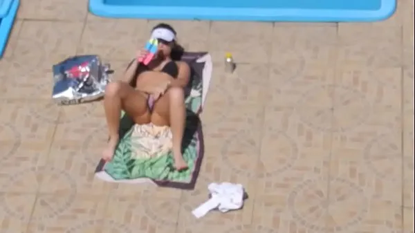 Visa Flagra safada masturbando Piscina Flagged Girl masturbate on the pool drivfilmer