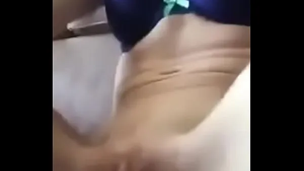 Visa Young girl masturbating with vibrator drivfilmer