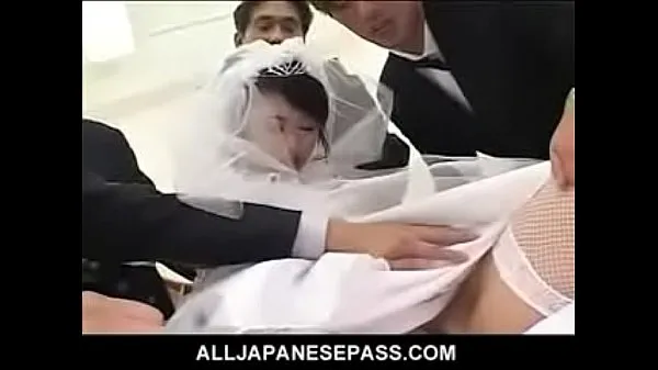 Pokaż filmy z Kinky Japanese bride is the gift of both her husband an jazdy