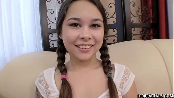 Pigtailed teen Kira Sinn eagerly taking cum facial Drive-filmek megjelenítése