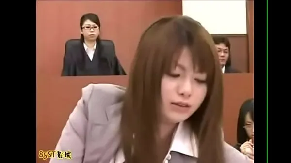 Vis Invisible man in asian courtroom - Title Please drev-film