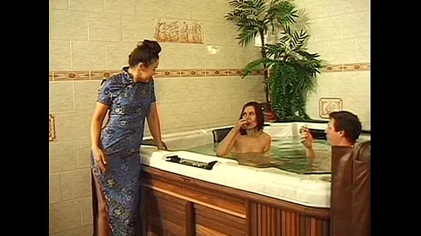 Vis pootje baden (playing in bathtub drive-filmer