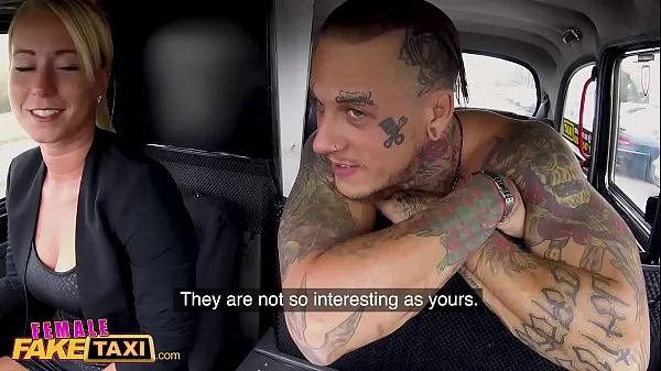 Näytä Female Fake Taxi Tattooed guy makes sexy blonde horny drive-elokuvat