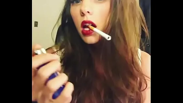 Zobrazit filmy z disku Hot girl with sexy red lips