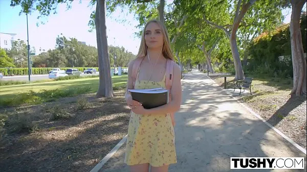 Näytä TUSHY Thin Blonde Student Has Unforgettable First Anal Experience drive-elokuvat