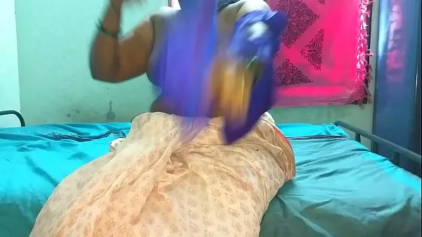 عرض Slut mom plays with huge tits on cam أفلام Drive