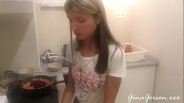 Prikaži filme I'm cooking russian borch againdrive