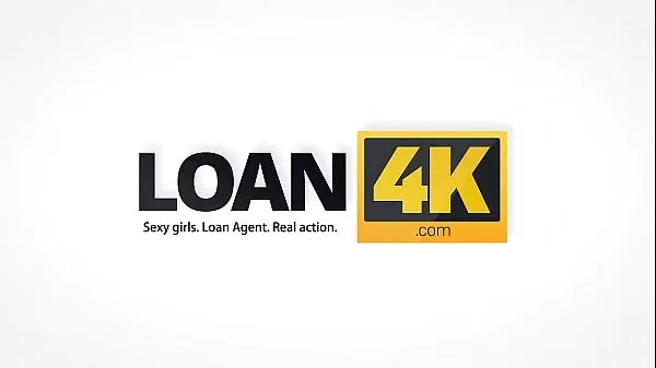 Εμφάνιση ταινιών LOAN4K. Agent drills naive customers and films everything in front of the camera drive