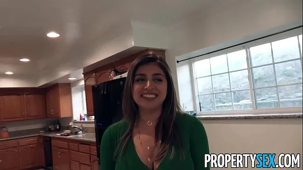 Vis PropertySex Horny wife with big tits cheats on her husband with real estate agent drive-filmer
