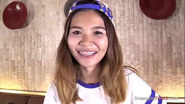 Thai teen smile with braces gets creampied 드라이브 영화 표시