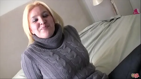 Prikaži filme The chubby neighbor shows me her huge tits and her big assdrive