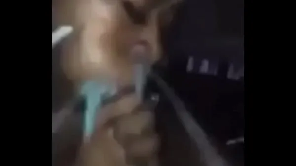 Exploding the black girl's mouth with a cum 드라이브 영화 표시