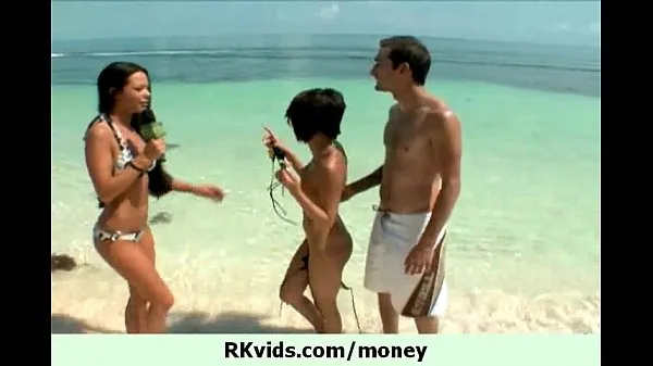 Tampilkan Hot teen girl let us fuck her for cash 21 mendorong Film