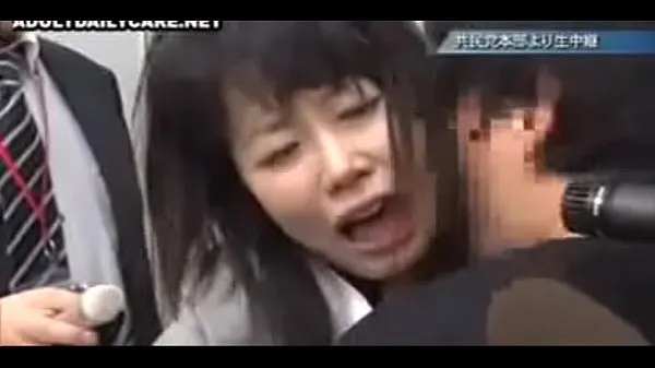 Pokaż filmy z Japanese wife undressed,apologized on stage,humiliated beside her husband 02 of 02-02 jazdy