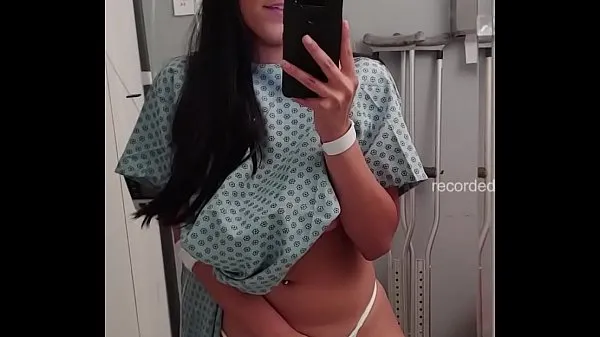 Zobrazit filmy z disku Quarantined Teen Almost Caught Masturbating In Hospital Room