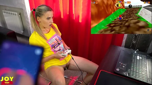Mostra Letsplay Retro Game With Remote Vibrator in My Pussy - OrgasMario By Letty BlackDrive Film