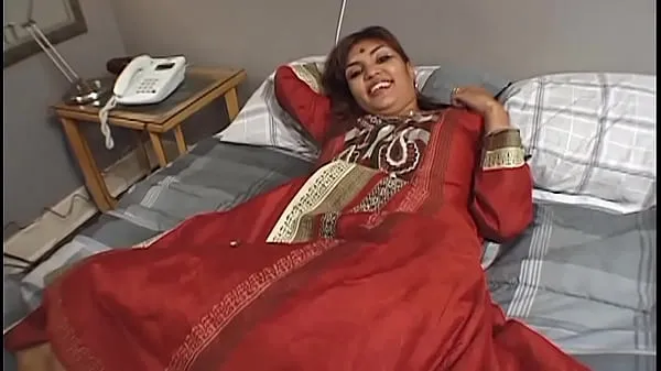 Visa Indian girl is doing her first porn casting and gets her face completely covered with sperm drivfilmer
