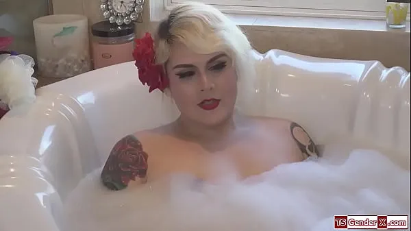 Trans stepmom Isabella Sorrenti anal fucks stepson Drive-filmek megjelenítése