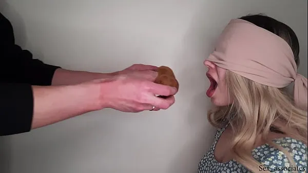 Zobraziť filmy z jednotky Blindfolded dumb step sister tricked into sucking my dick and swallowing cum with the taste game