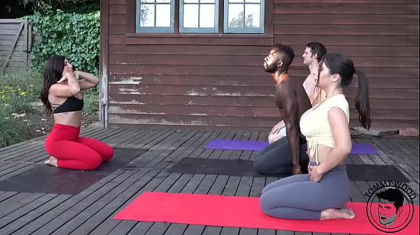 显示BBC Yoga Foursome Real Couple Swap驱动器电影