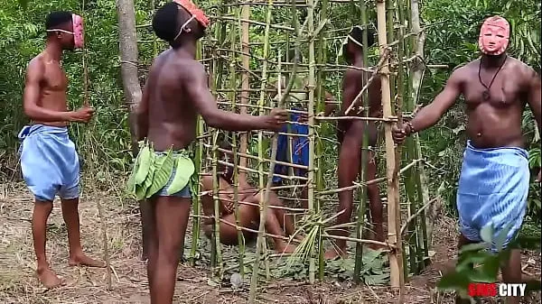 Somewhere in west Africa, on our annual festival, the king fucks the most beautiful maiden in the cage while his Queen and the guards are watching ड्राइव मूवीज़ दिखाएं