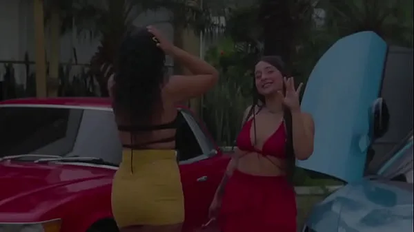 Lesbians sit on top of luxury cars GGMansion Drive-filmek megjelenítése