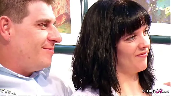 German Mature Teach Shy Ugly Teen Couple how to Fuck in 3Some Drive-filmek megjelenítése