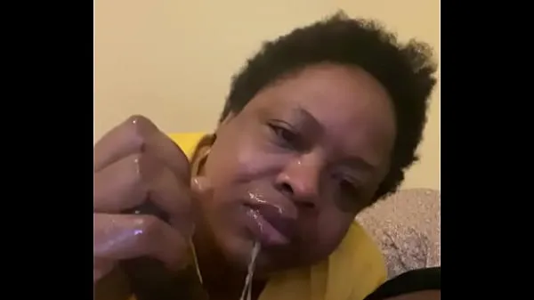 Mature ebony bbw gets throat fucked by Gansgta BBC Drive Filmlerini göster