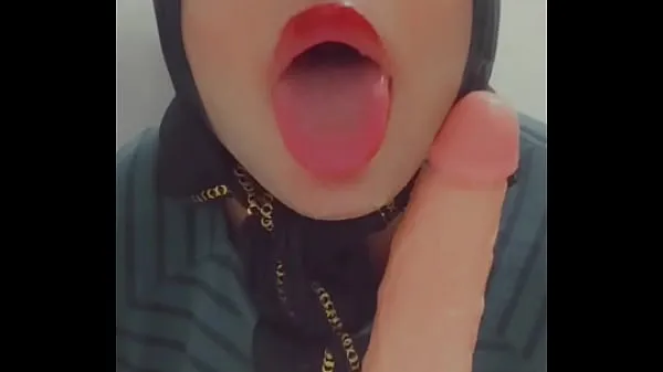 Vis Perfect and thick-lipped Muslim slut has very hard blowjob with dildo deep throat doing drev-film
