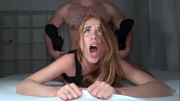 Vis SHE DIDN'T EXPECT THIS - Redhead College Babe DESTROYED By Big Cock Muscular Bull - HOLLY MOLLY drev-film
