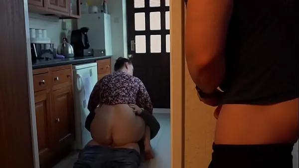 عرض Husband Wanks as He Watches Big Booty Wife Get Cum in Tight Pussy أفلام Drive