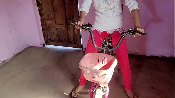 Tunjukkan Village girl caught by friends while riding bicycle Filem drive