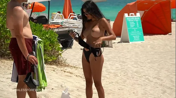 Vis Huge boob hotwife at the beach drev-film