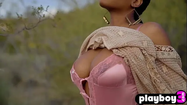 Εμφάνιση ταινιών Big tits ebony teen model Nyla posing outdoor and babe exposed her stunning body drive