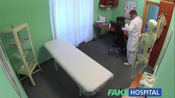 Pokaż filmy z Fake Hospital Sexual treatment turns gorgeous busty patient moans of pain into p jazdy
