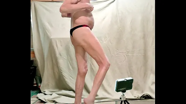 Nude Dance to show off my Bare Bottom 드라이브 영화 표시