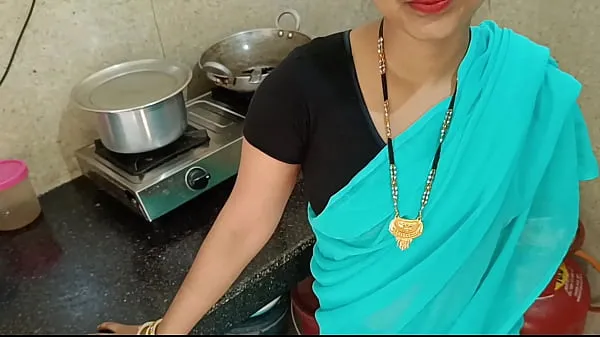Vis Newly married housewife was chatting with husband and getting fuck with step-brother in kitchen in doggy style dirty hindi audio drev-film