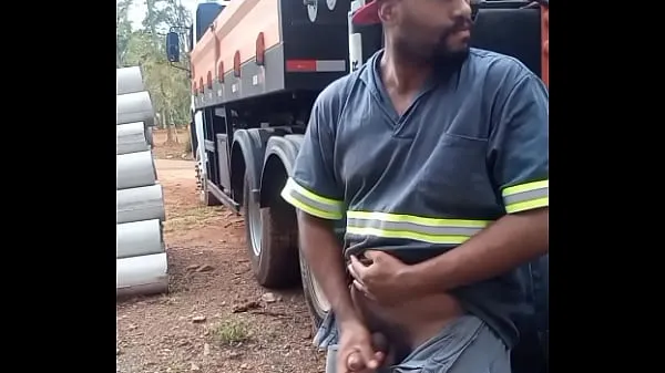 Vis Worker Masturbating on Construction Site Hidden Behind the Company Truck drive-filmer